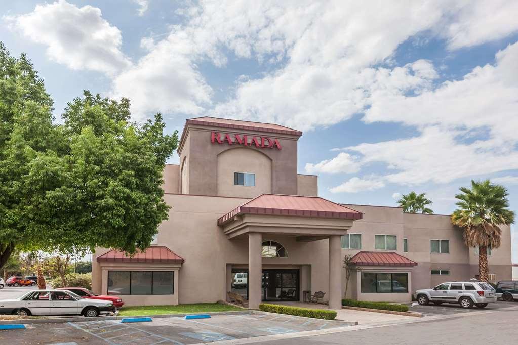 Ramada By Wyndham Bakersfield Hotel Exterior photo