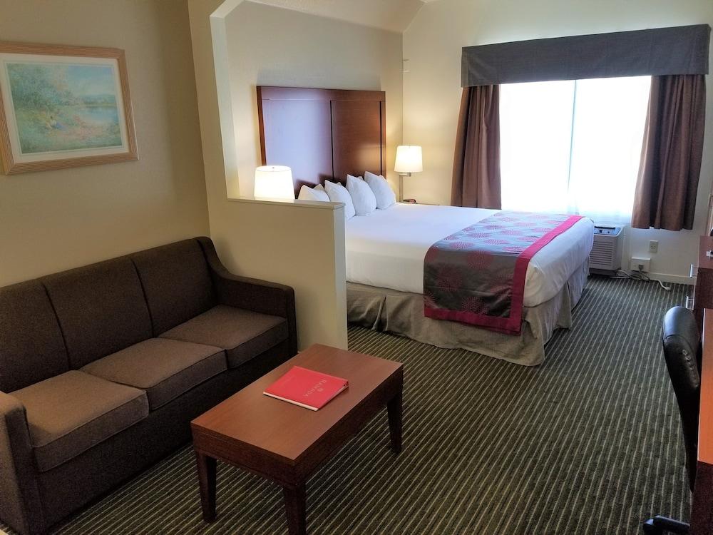 Ramada By Wyndham Bakersfield Hotel Exterior photo