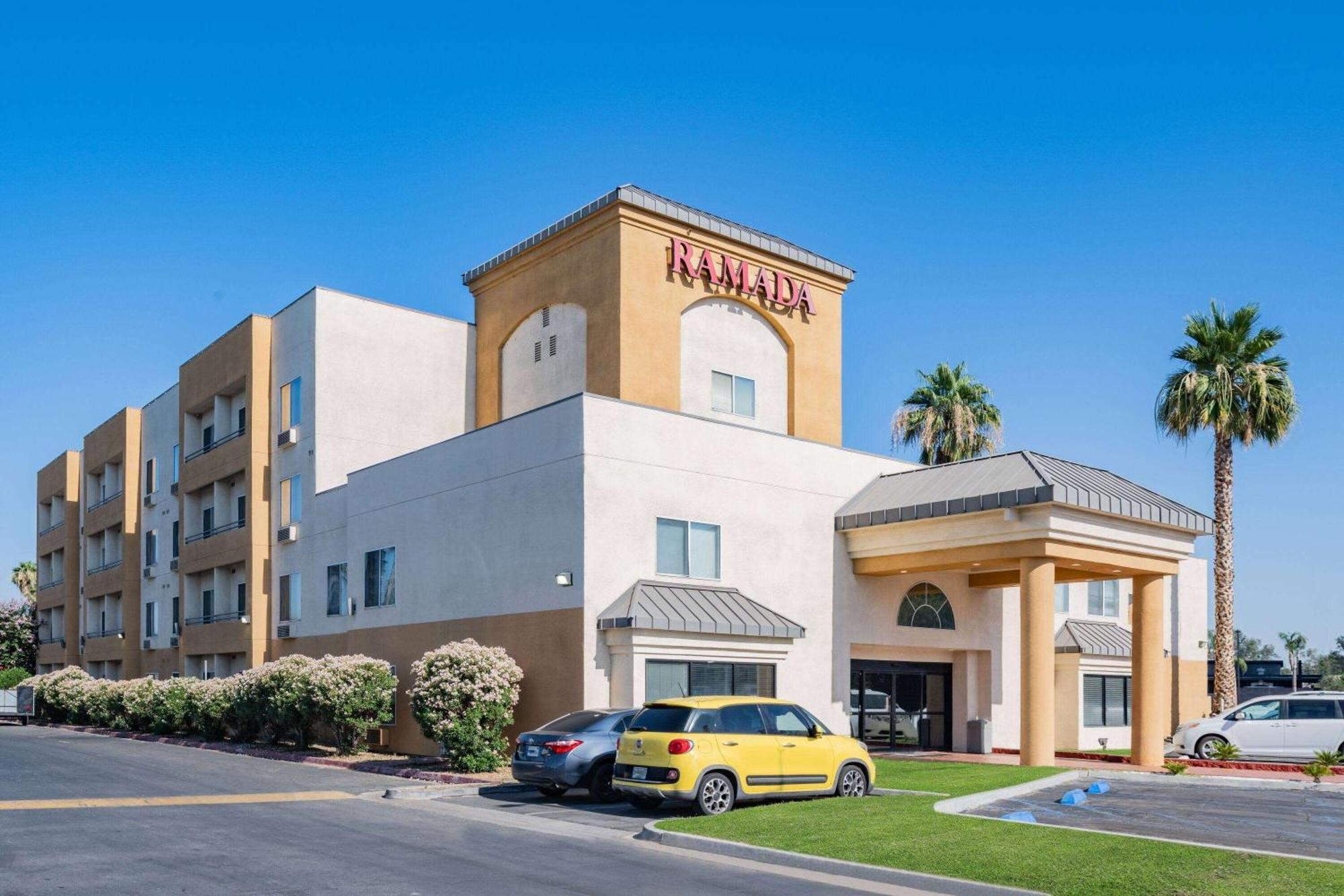 Ramada By Wyndham Bakersfield Hotel Exterior photo